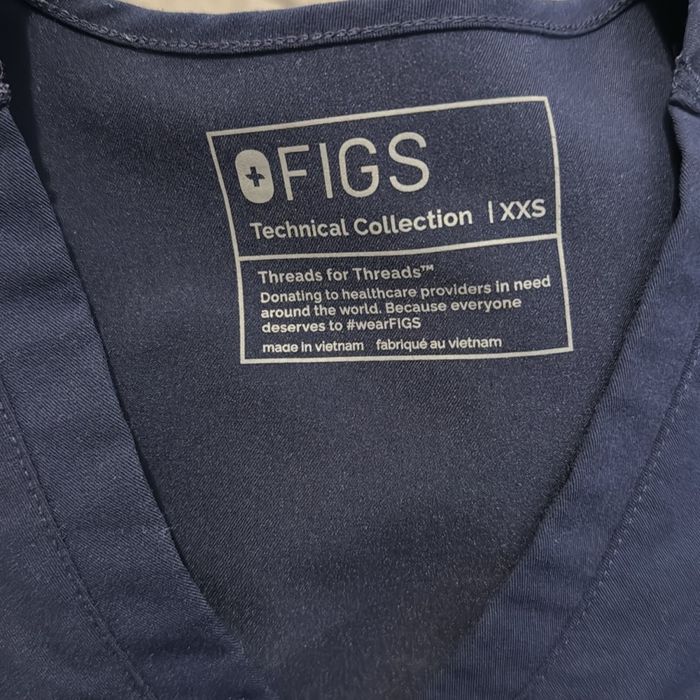 Figs uniform - Picture 2 of 3